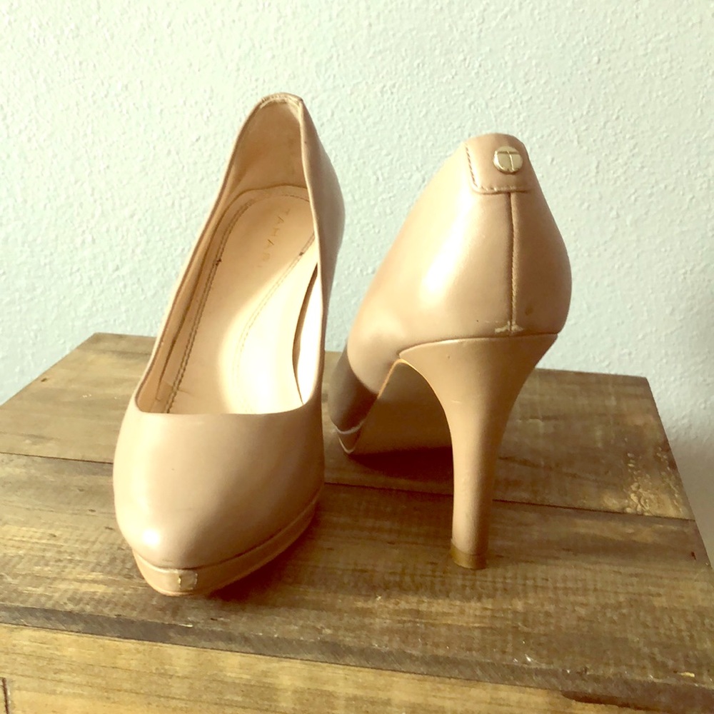 Tahari Tan Heels